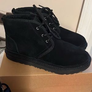 Lightly worn  Black UGG Neumel II size 6 big kids